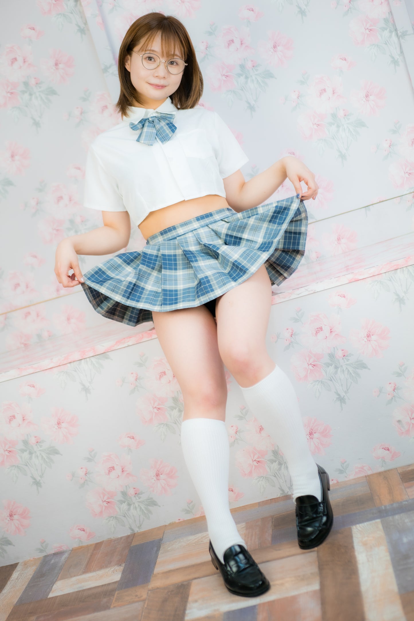 Mana Schoolgirl Gravure Photoset (Digital)