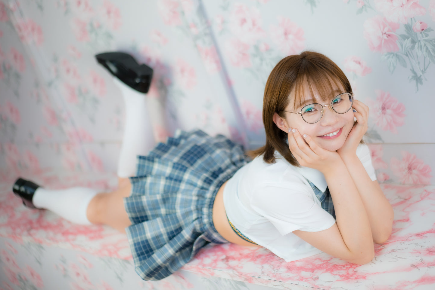 Mana Schoolgirl Gravure Photoset (Digital)