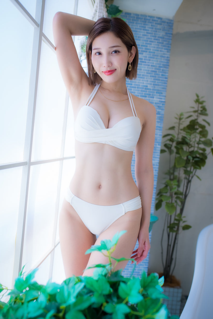 Miyu Kojima White Bikini II Gravure Photoset (Digital) – Gravure Kid