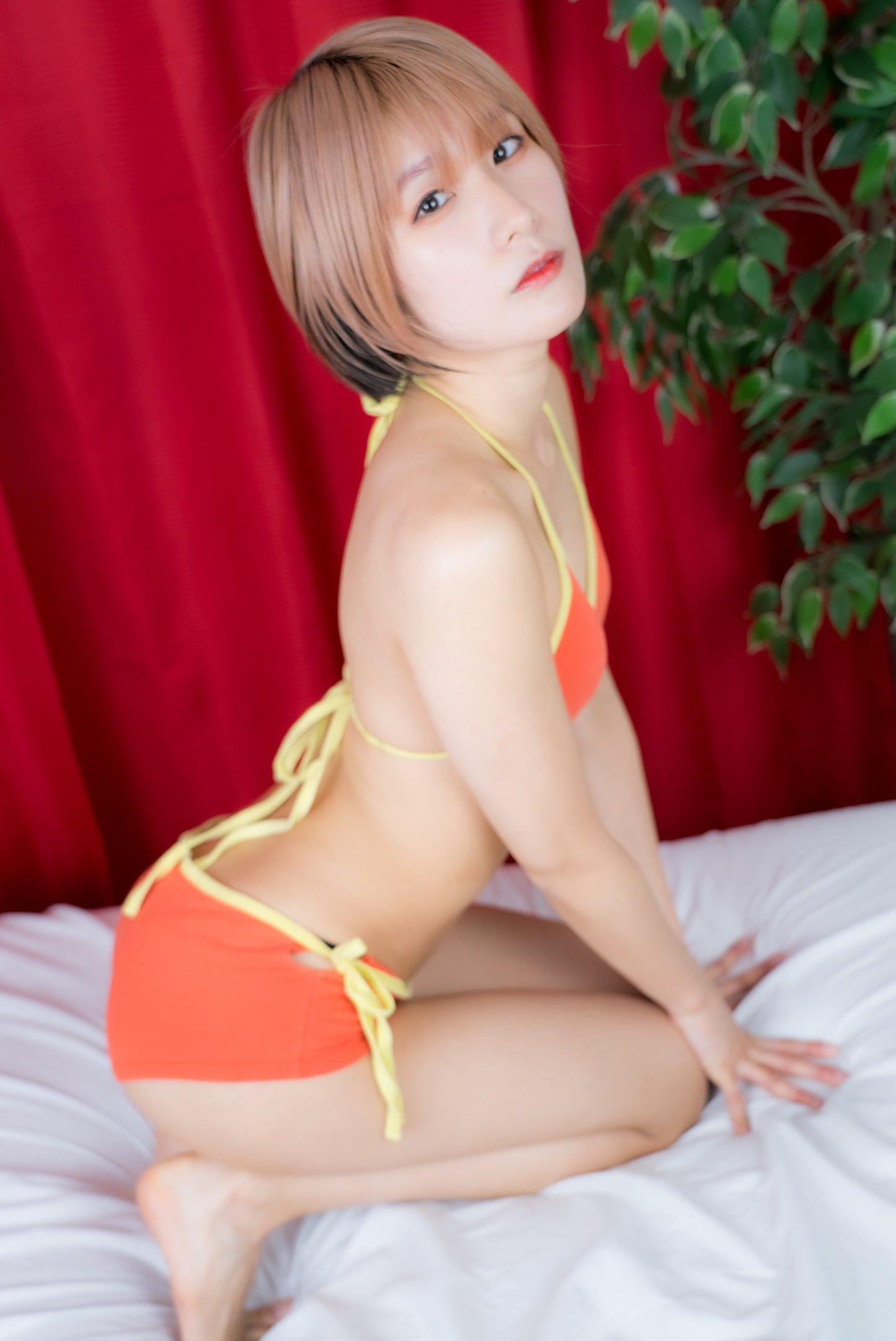 Usako Kurusu Yellow Orange Bikini Gravure Photoset (Digital)